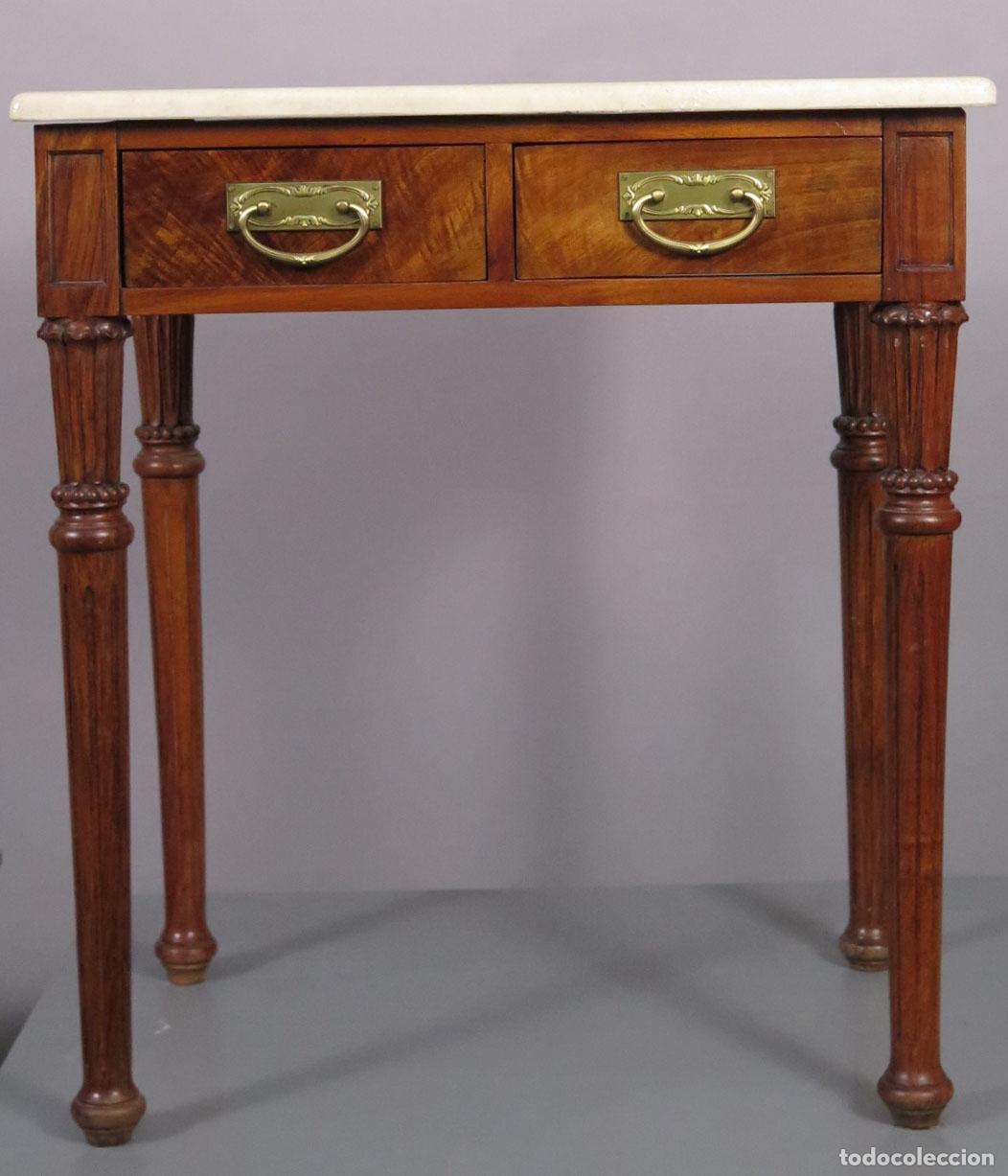 Antig&uuml;edades: MESA AUXILIAR. MADERA Y SOBRE DE PIEDRA. HACIA 1920
