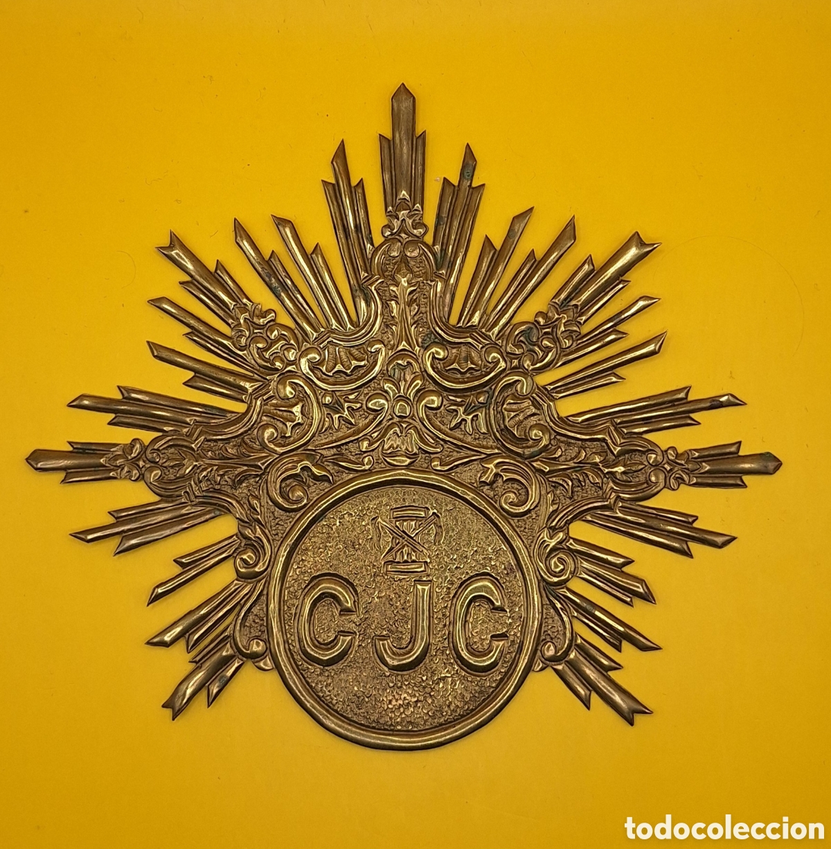 Antig&uuml;edades: Antiguas Potencias - Corona Religiosa con las Iniciales CJC -