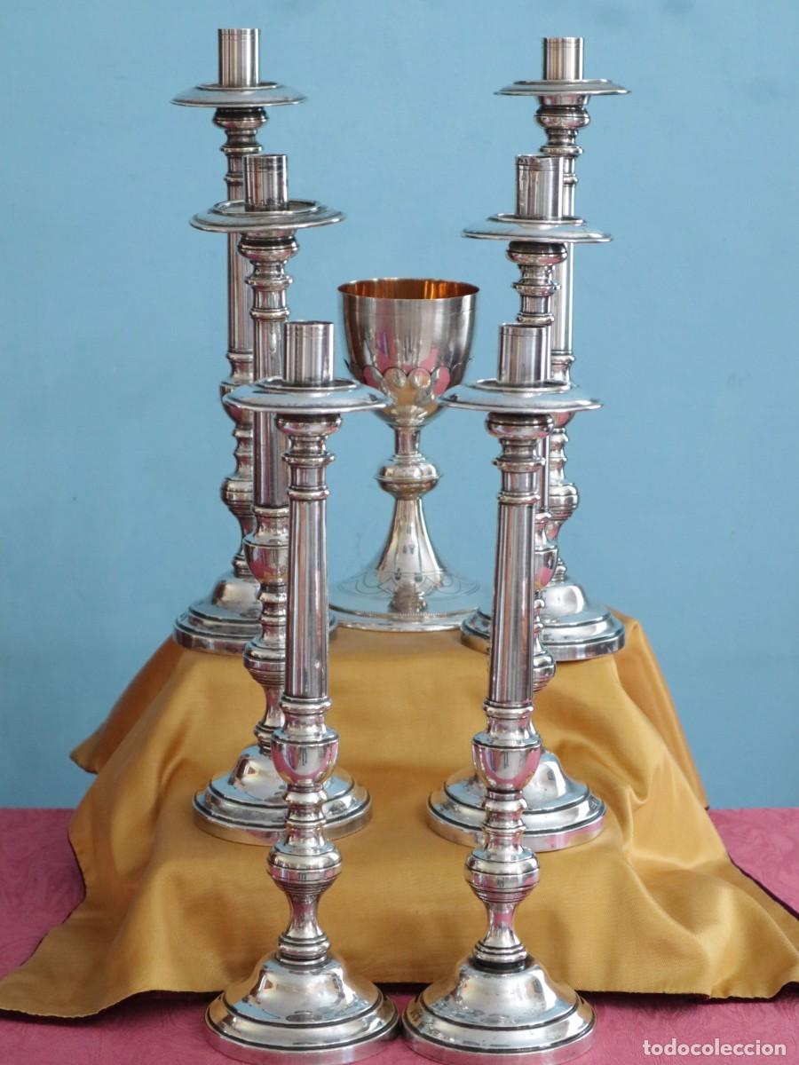 Antig&uuml;edades: Conjunto de seis candeleros eclesi&aacute;sticos punzonados por MENESES. Pps. S. XX