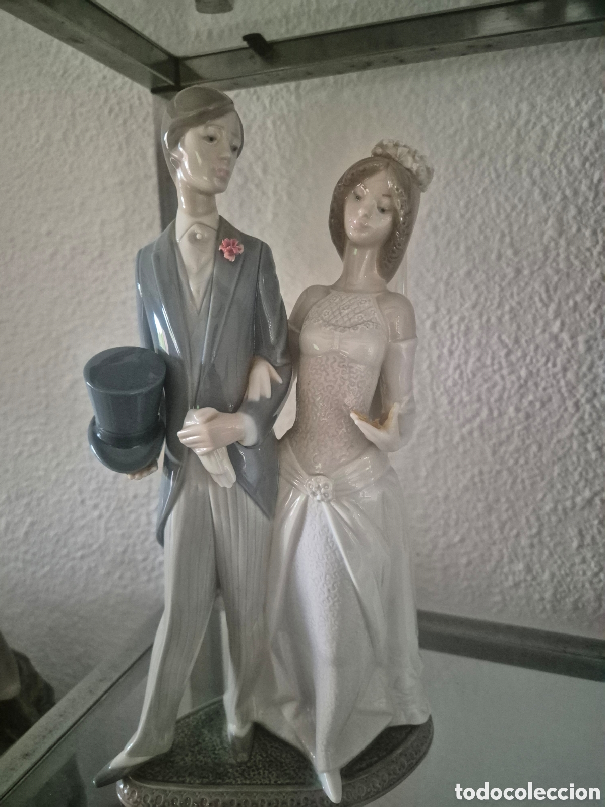 Antig&uuml;edades: Lladr&oacute;. Pareja de novios