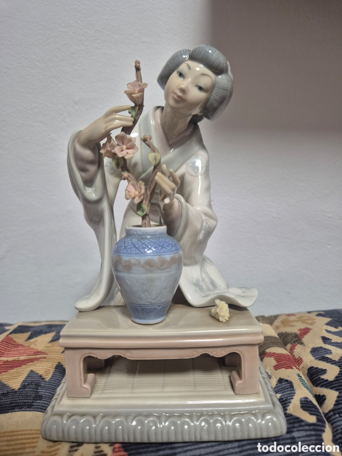 Antig&uuml;edades: Lladr&oacute;. Pareja de japonesas
