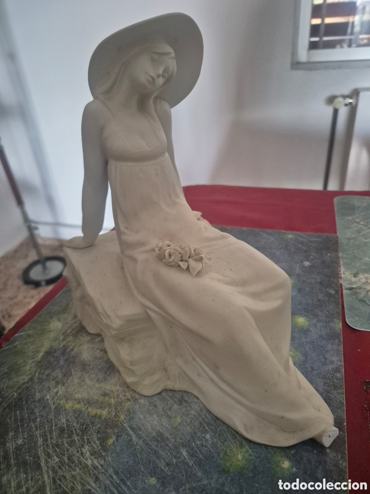 Antig&uuml;edades: Rex. Dama con sombrero reclinada