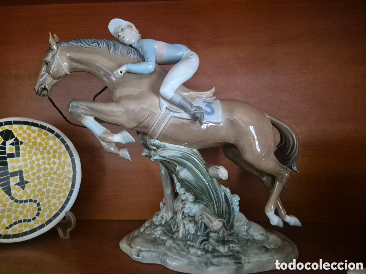 Antig&uuml;edades: Lladr&oacute;. Caballo con jinete saltando
