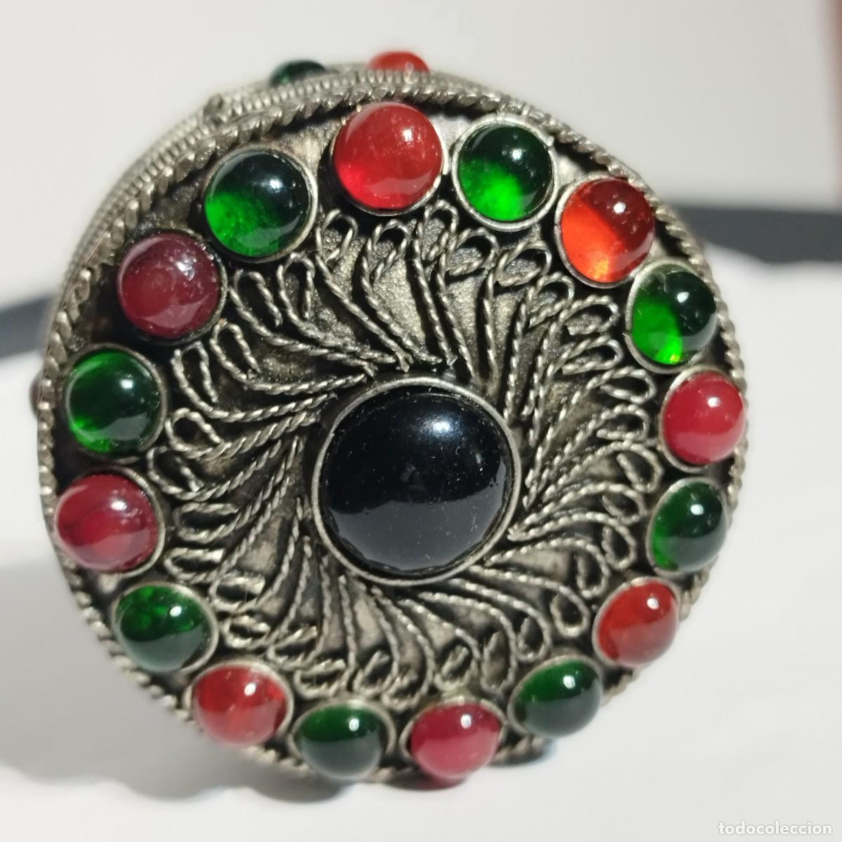 Antig&uuml;edades: CAJITA CAJA REDONDA CON FILIGRANA E INCRUSTACIONES DE PIEDRA COLOR VERDE ROJO VERDE Y NEGRO - 5 CM D