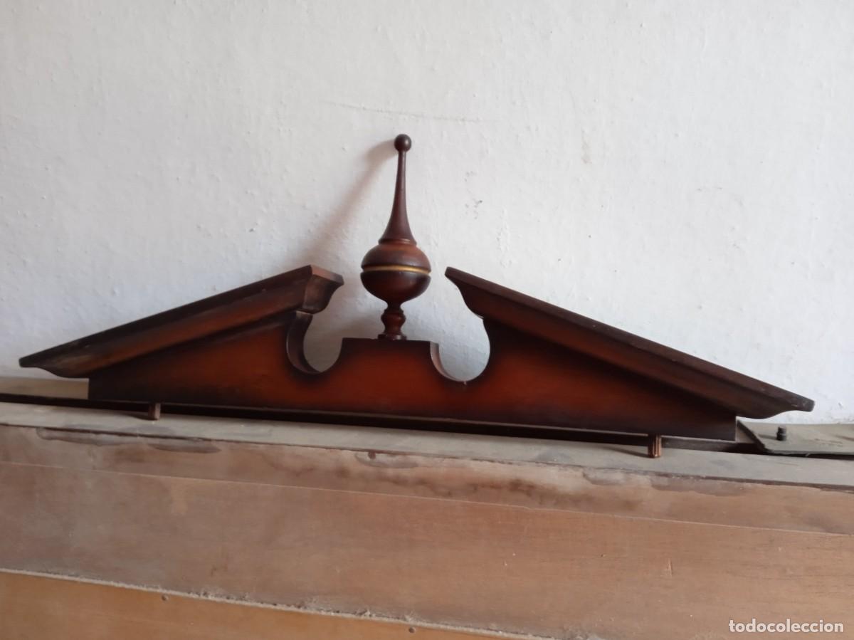 Antig&uuml;edades: Copete o terminaci&oacute;n remate de capilla o mueble