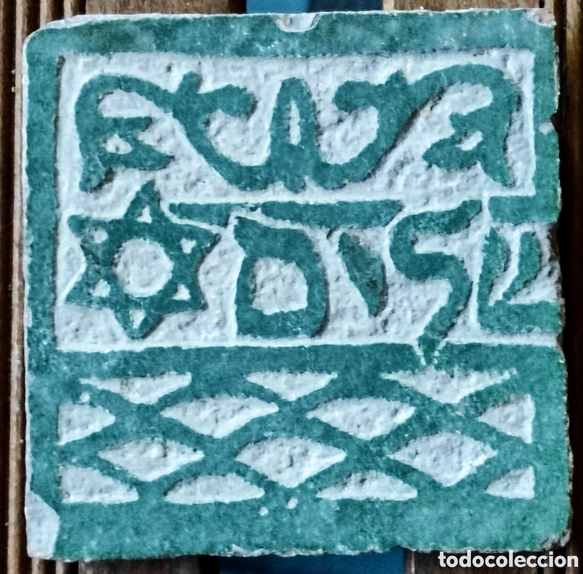 Antig&uuml;edades: Azulejo jud&iacute;o con la palabra Shalom. S. XIX.