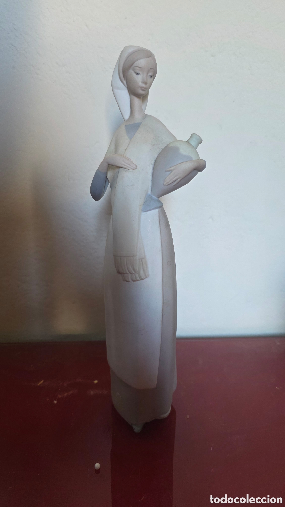 Antig&uuml;edades: Figura porcelana lladro mujer con c&aacute;ntaro