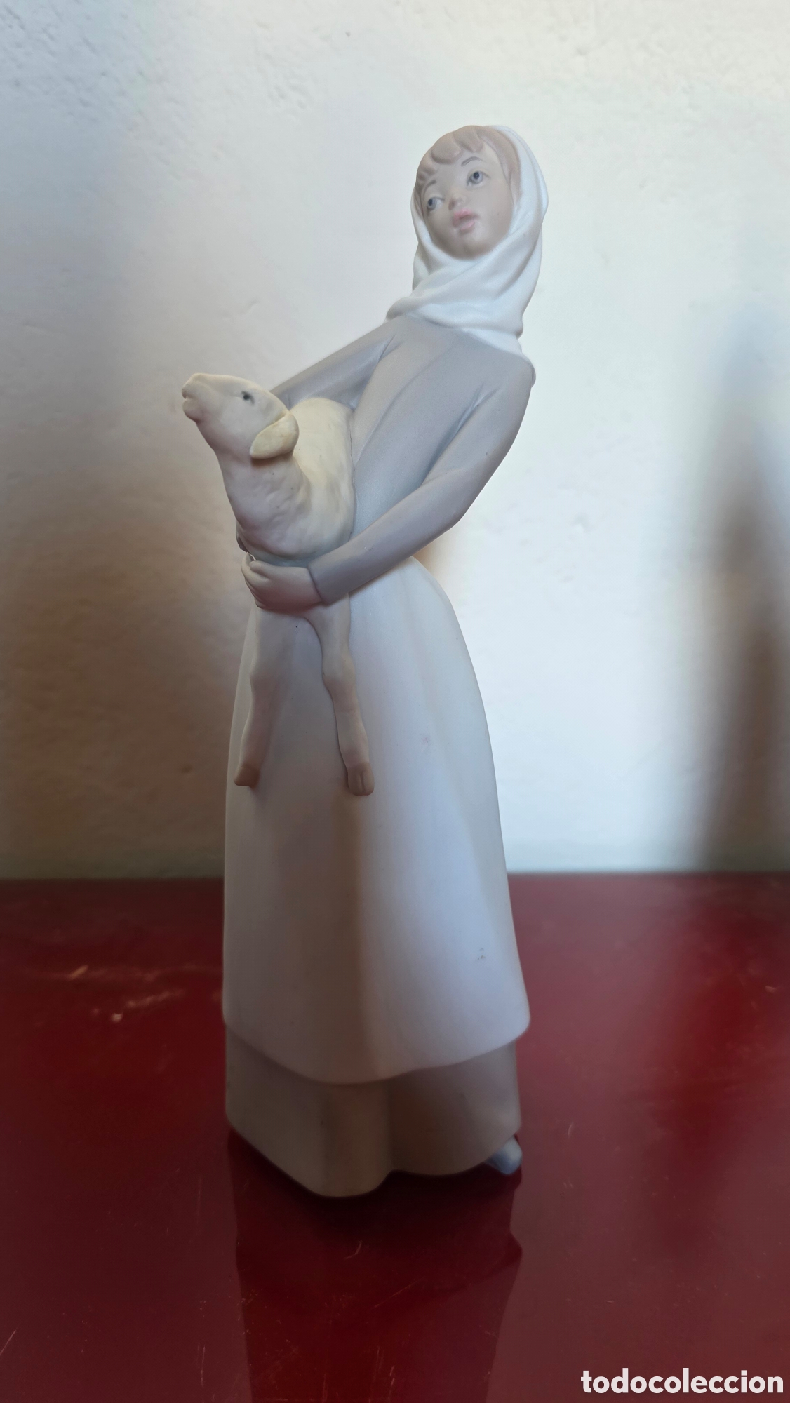 Antig&uuml;edades: Figura porcelana lladro mujer con cordero