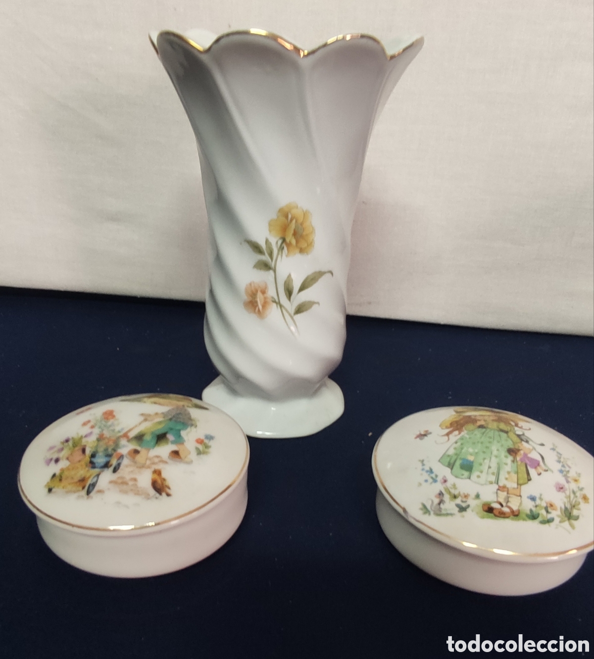 Antig&uuml;edades: Conjunto 2 cajas y jarr&oacute;n porcelana