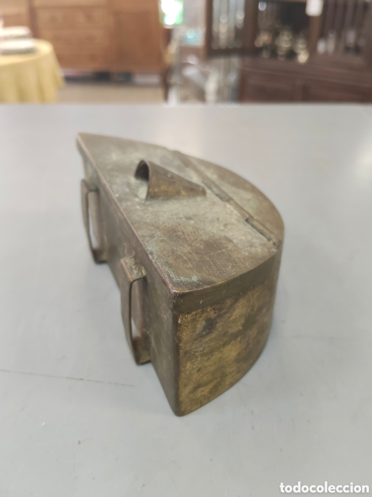 Antig&uuml;edades: Caja porta mi&ntilde;ocas para pesca en rio