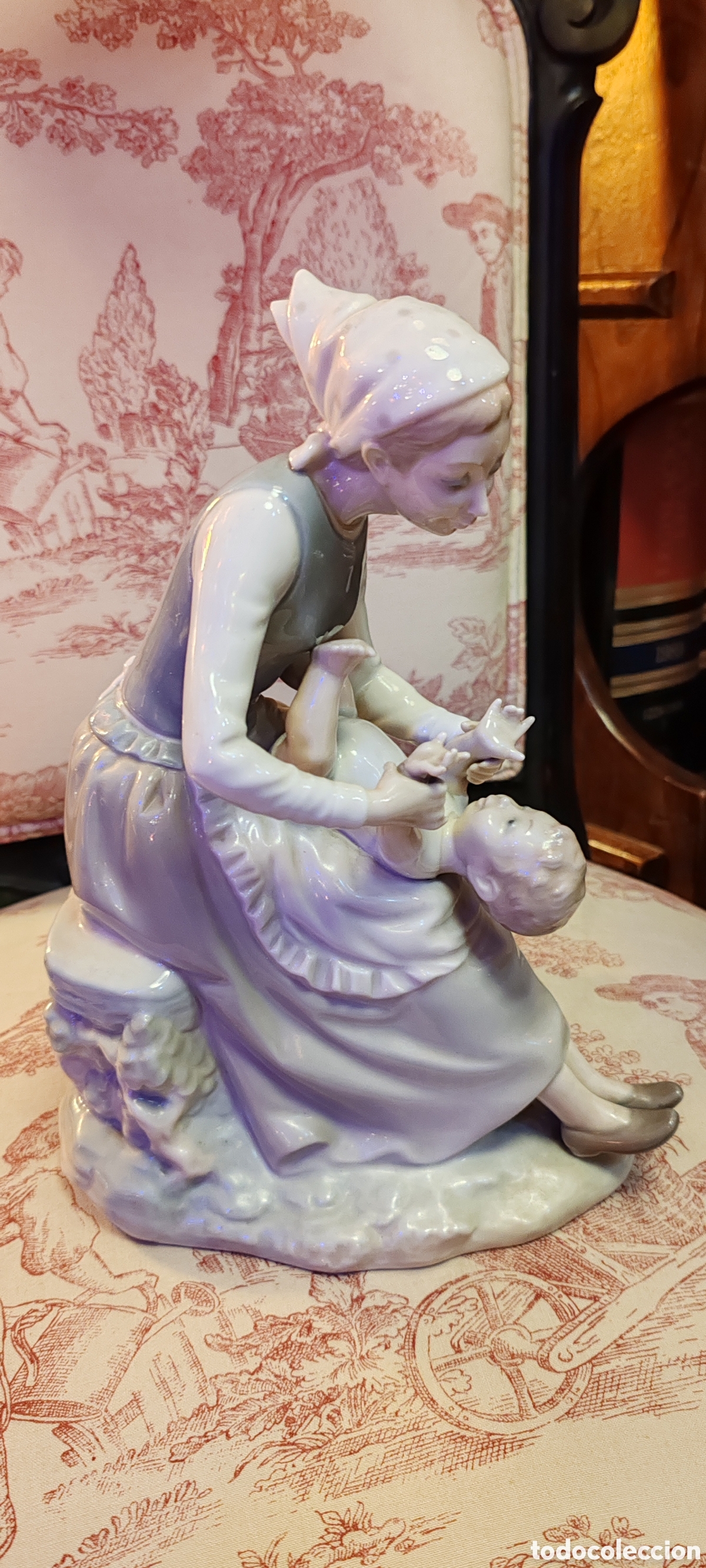 Antig&uuml;edades: Antigua figura en porcelana NAO