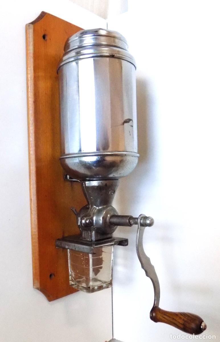 Antig&uuml;edades: MOLINILLO DE CAF&Eacute; MURAL MARCA IWAN DERPIN -I.D.- B&Eacute;LGICA. C.A. 195/60