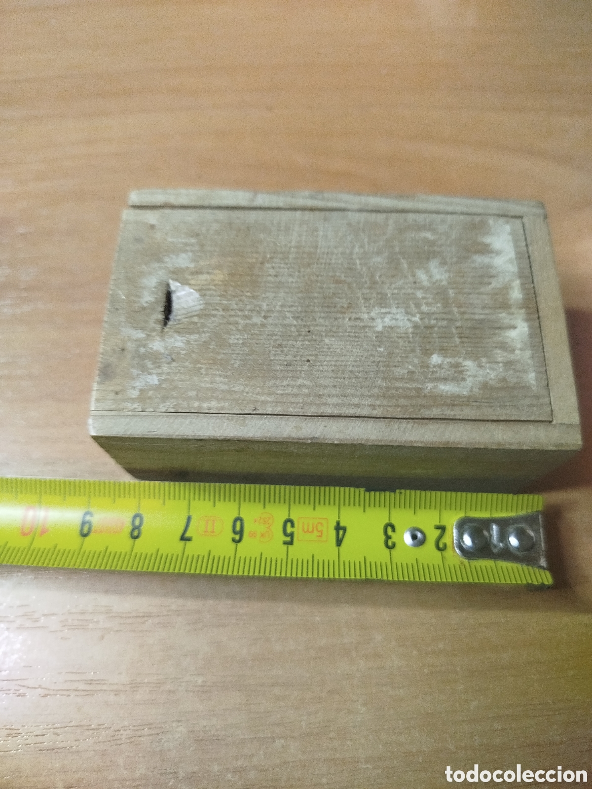 Antig&uuml;edades: Mini caja de domin&oacute;. Caja de madera peque&ntilde;a.