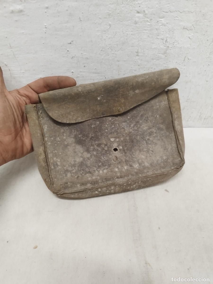 Antig&uuml;edades: Antigua cartera de cuero, bolso a restaurar.