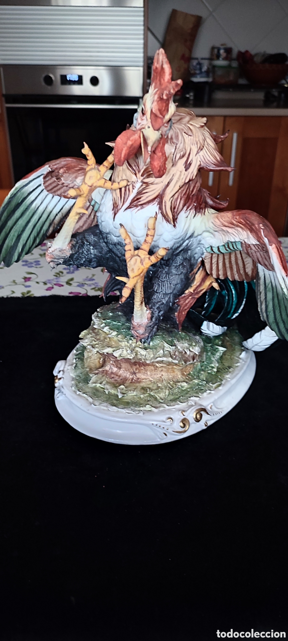 Antiquit&eacute;s: Extraordinario gallo de pelea en porcelana Nueva Buen Retiro con sello y numerada