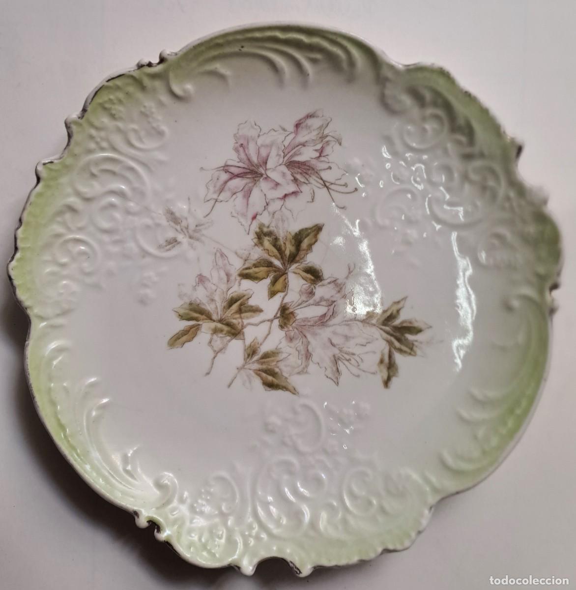 Antig&uuml;edades: PLATO DE CERAMICA CON BORDE DORADO Y DISE&Ntilde;O FLORAL. PLATO-350