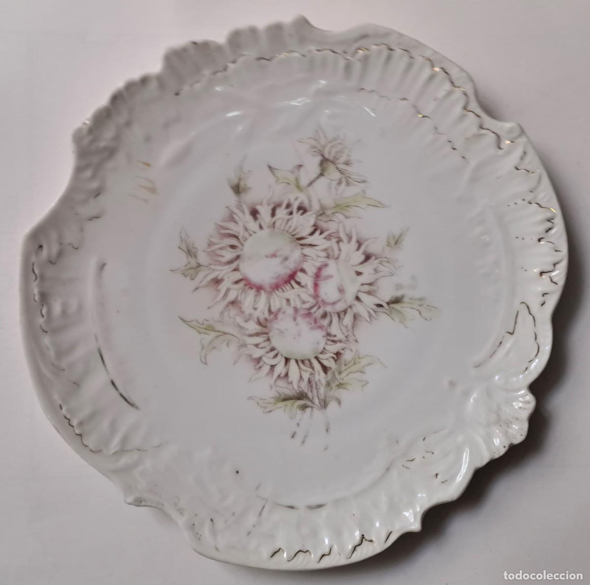 Antig&uuml;edades: PLATO DE CERAMICA CON BORDE DORADO Y DISE&Ntilde;O FLORAL. PLATO-351