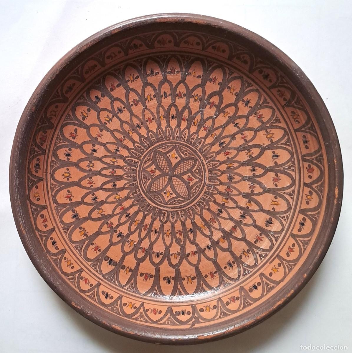 Antig&uuml;edades: PLATO O CUENCO ARTESANAL DE CERAMICA CON FIGURAS GEOMETRICAS. PLATO-355