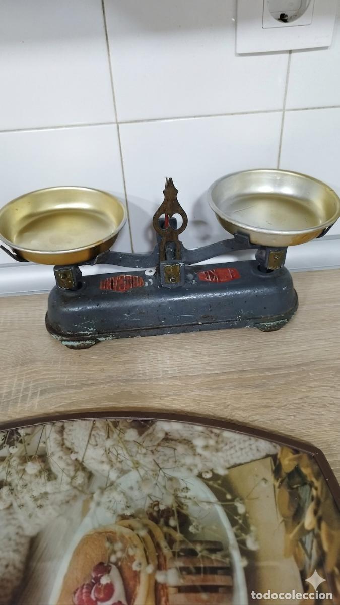 Antig&uuml;edades: T&iacute;tulo: B&aacute;scula balanza antigua de cocina C&oacute;ndor (1 kg) ​Descripci&oacute;n: Preciosa b&aacute;scula de cocina vin