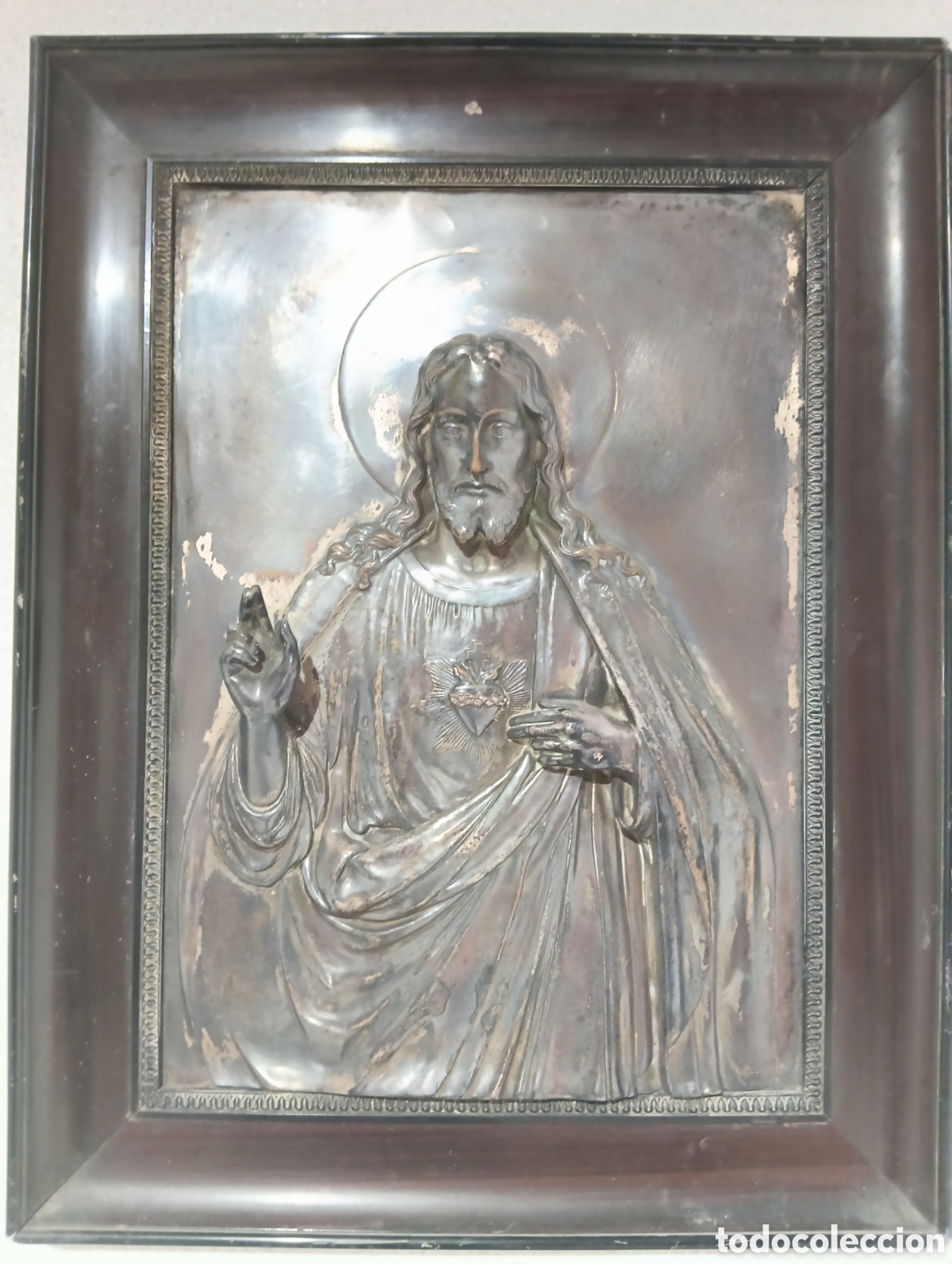 Antig&uuml;edades: &rdquo;Antiguo relieve del Sagrado Coraz&oacute;n de Jes&uacute;s, metal repujado y plateado, primera mitad S. XX&rdquo;