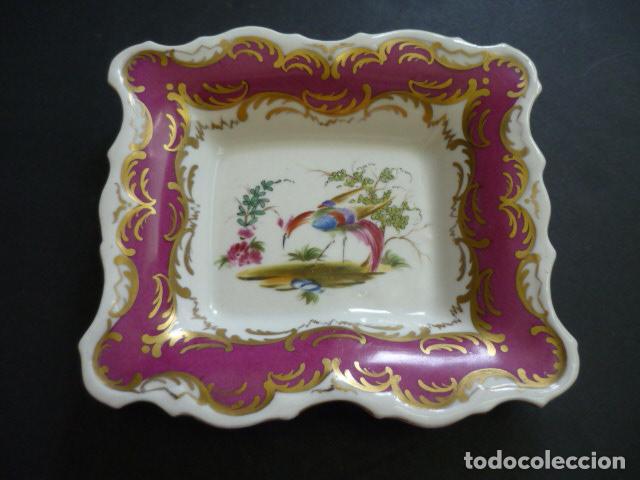 Antig&uuml;edades: BANDEJA EN PORCELANA PAJARO ENTRE FLORES 13 X 2 X 14 CM