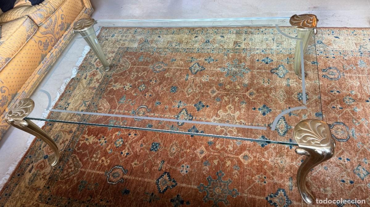 Antig&uuml;edades: Mesa de centro con cristal y patas de bronce dorado - Foto 3