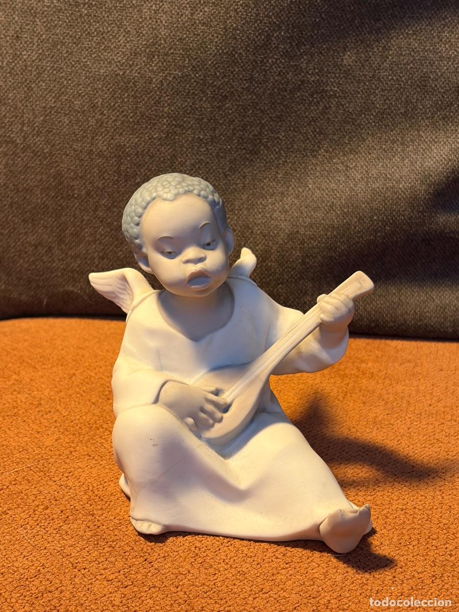 Antig&uuml;edades: Figura Lladr&oacute; &aacute;ngel m&uacute;sico sentado con la&uacute;d, porcelana original Espa&ntilde;a