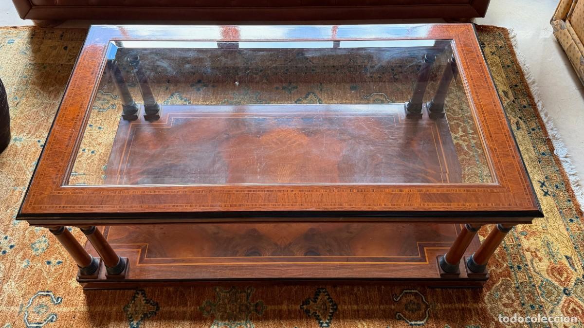 Antig&uuml;edades: Mesa de centro con marqueter&iacute;a y columnas - Foto 1