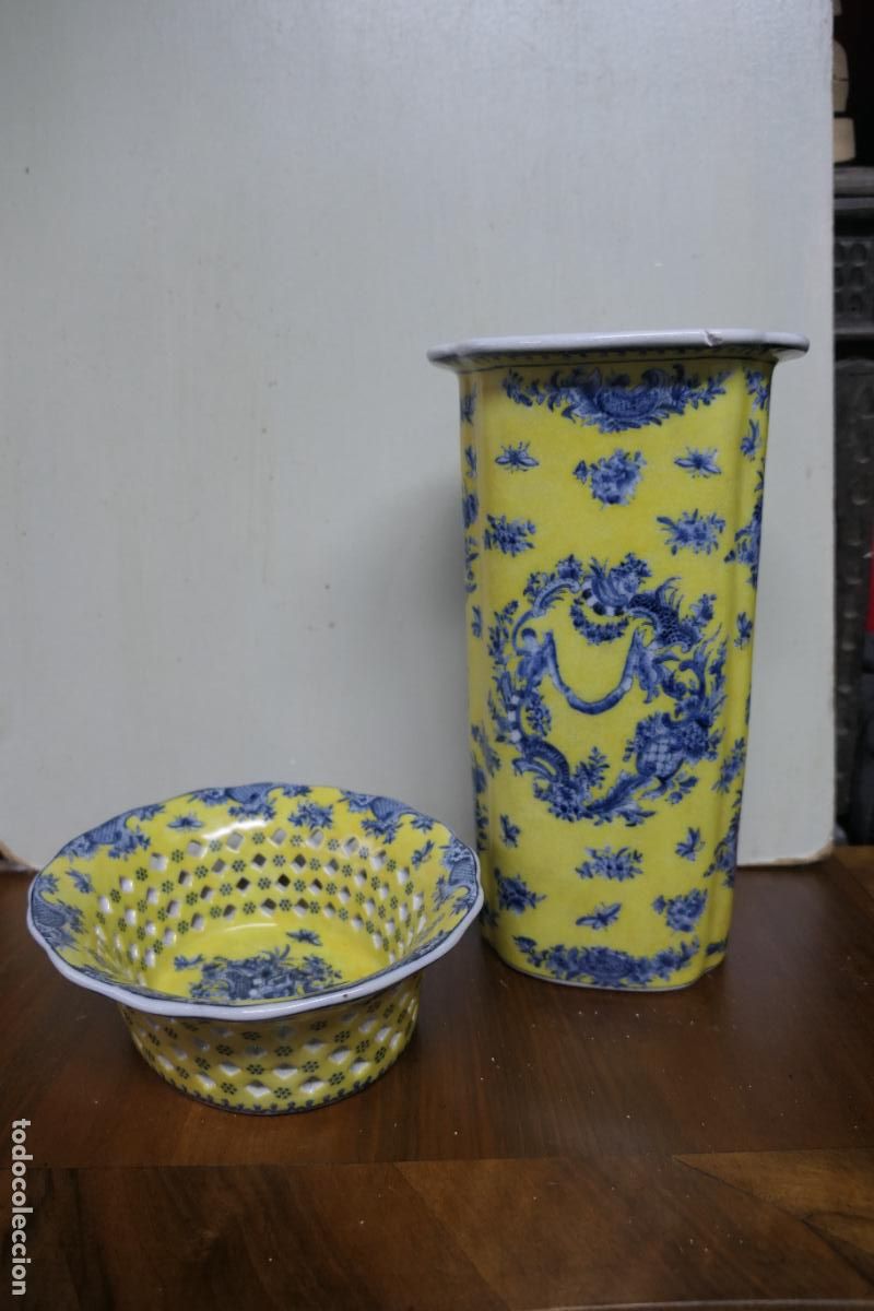 Antig&uuml;edades: Dos piezas decorativas de porcelana china United Wilson, Jarr&oacute;n centro mesa