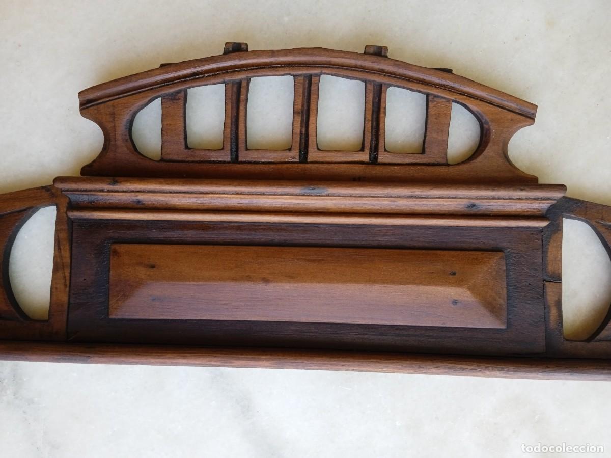 Antig&uuml;edades: Copete o terminaci&oacute;n remate de mueble - Foto 2