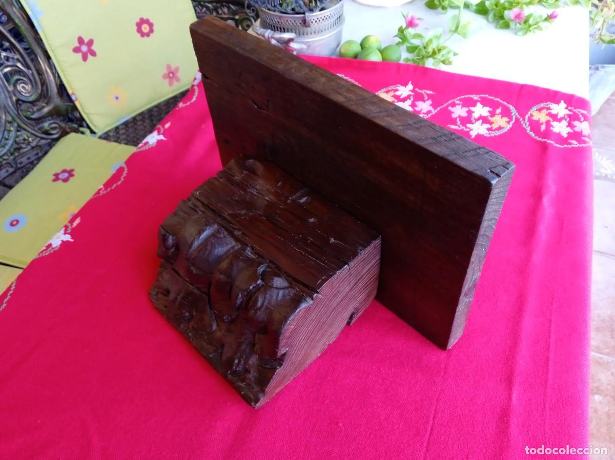 Antiquit&auml;ten: M&eacute;nsula repisa de madera antigua tallada para figura o escultura