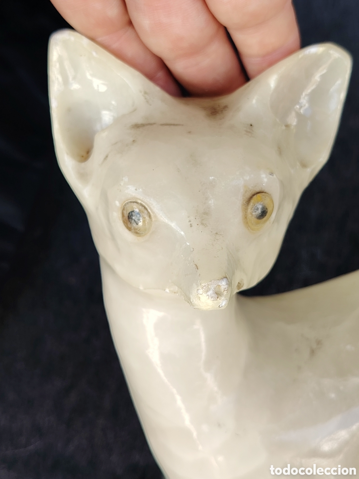 Antig&uuml;edades: Antique Onix or alabaster animal figure