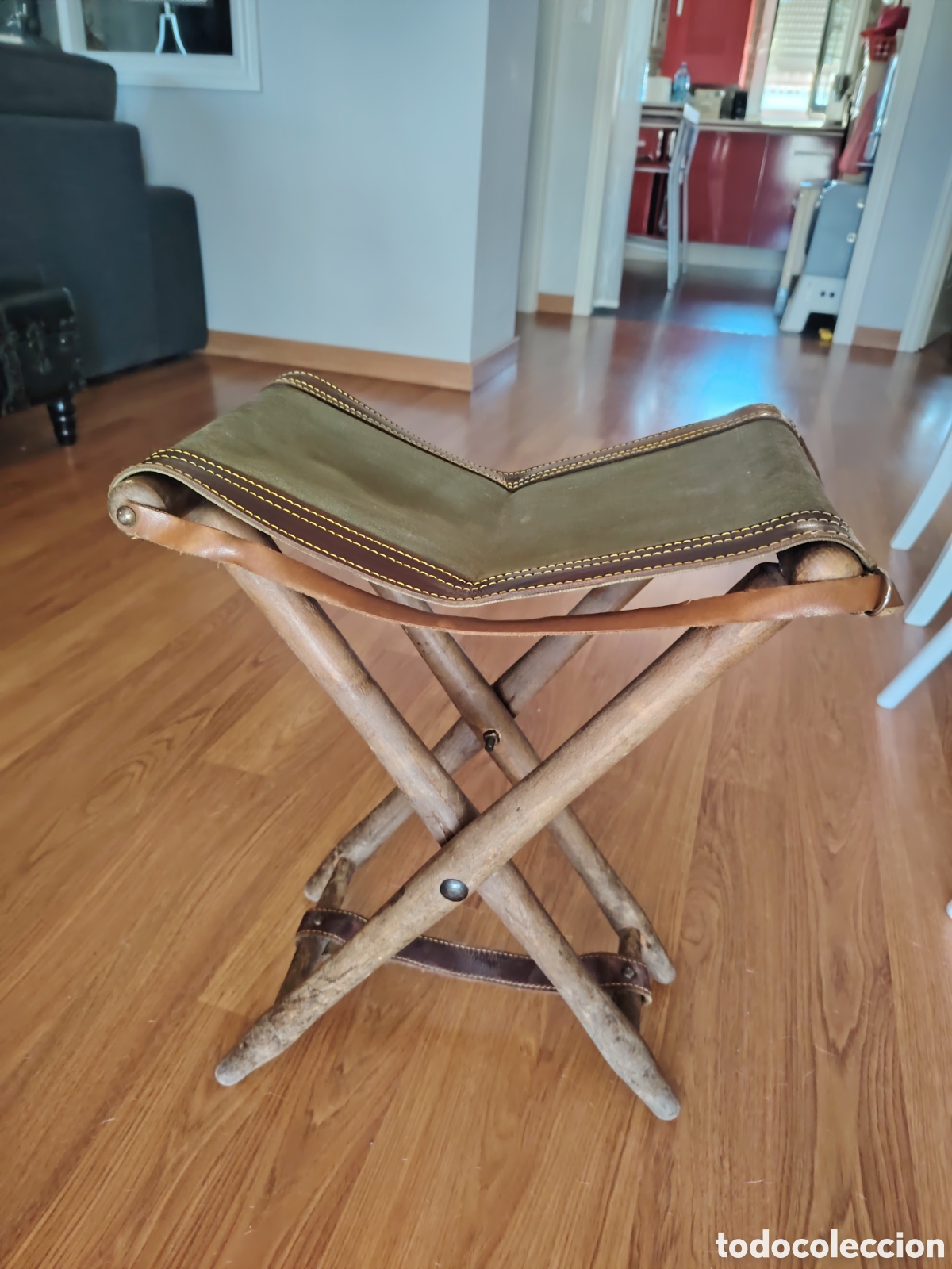 Antig&uuml;edades: Silla de caza antigua de cuero y madera