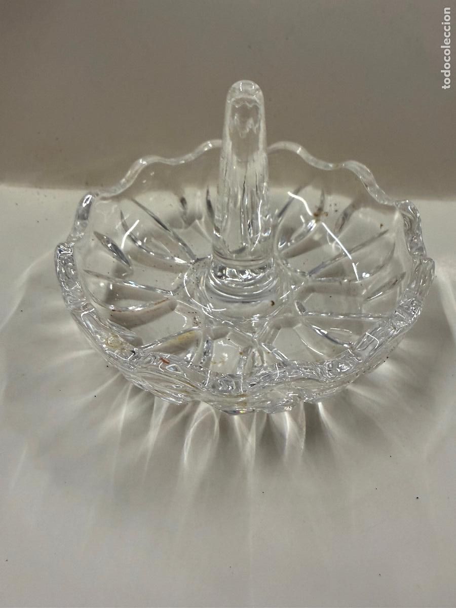 Antig&uuml;edades: Posa anillos, guarda anillos o peque&ntilde;o joyero de cristal. 5,5x8cms