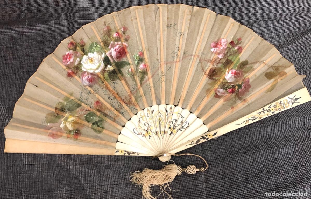 Antiguidades: ELEGANTE ABANICO DE DAMA EN TUL PINTADO A MANO CON MOTIVOS FLORALES. SIGLO XIX