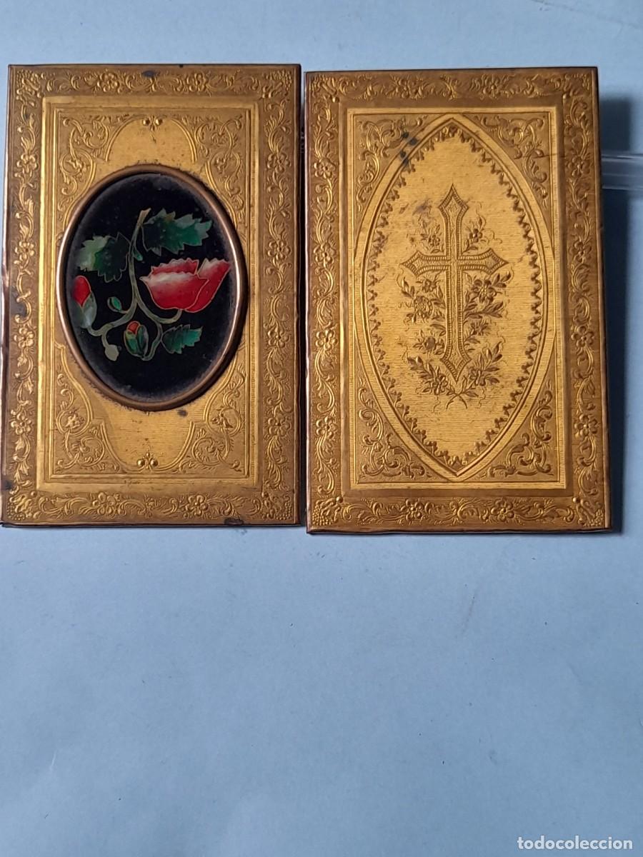 Antig&uuml;edades: Tapas Carnet de Baile Plata dorada sin probar, decorada. Medida 9 x 5,8 cm.