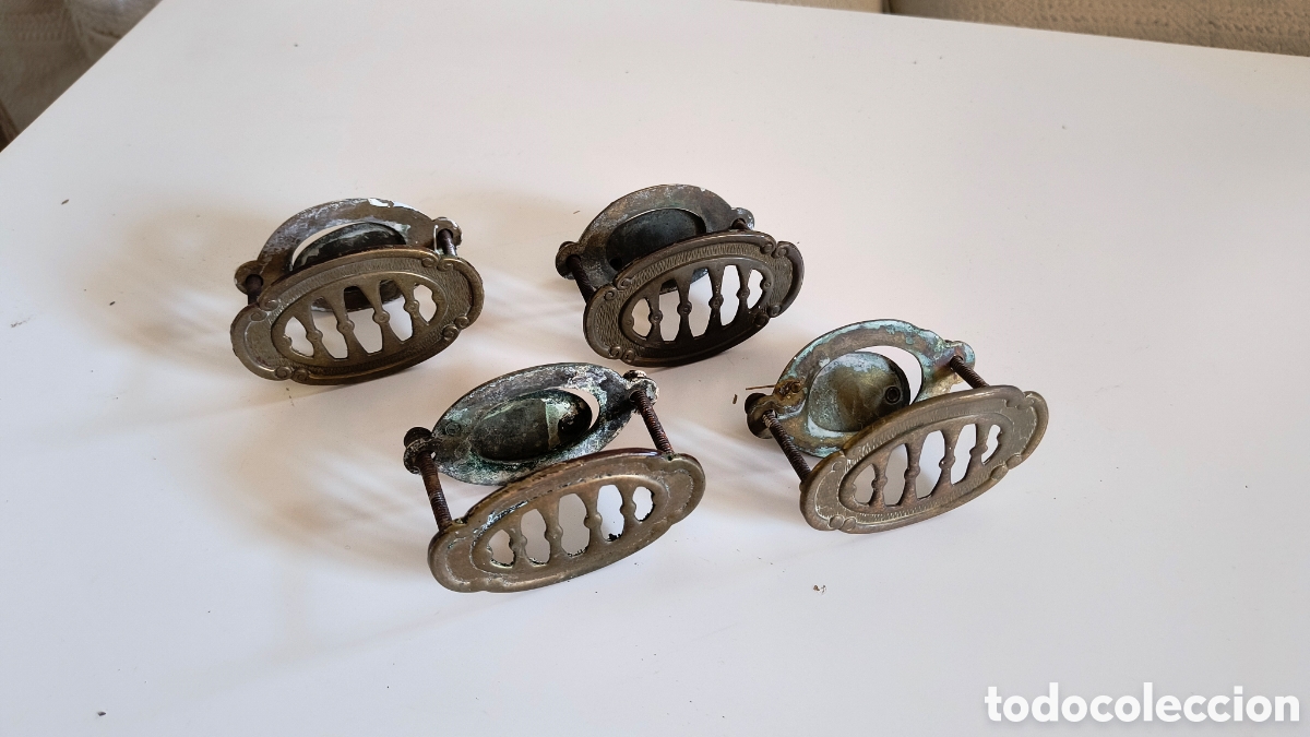 Antig&uuml;edades: Conjunto de 4 mirillas antiguas en bronce.