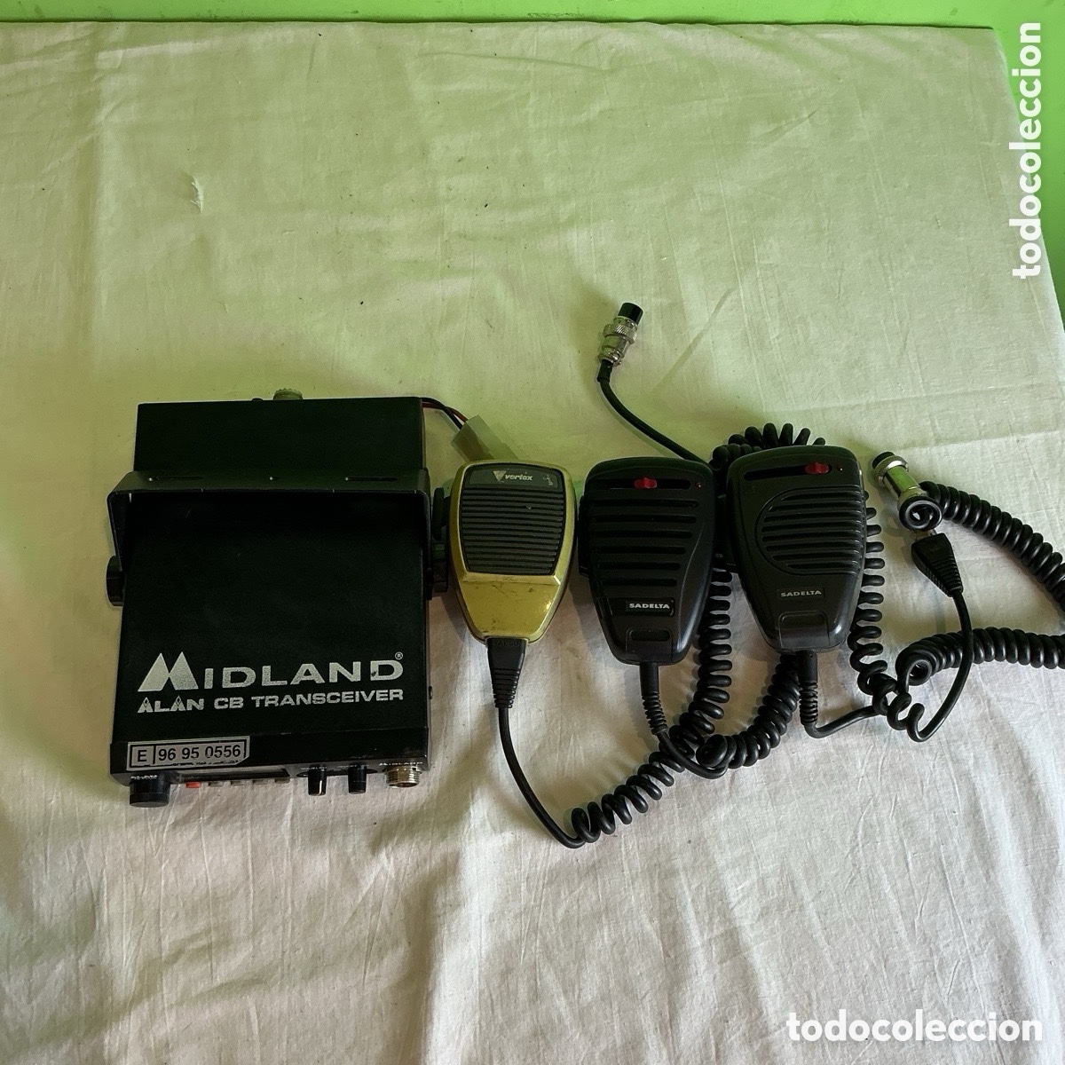 Antig&uuml;edades: Emisora CB Midland Alan CB Transceiver vintage con micr&oacute;fonos y accesorios