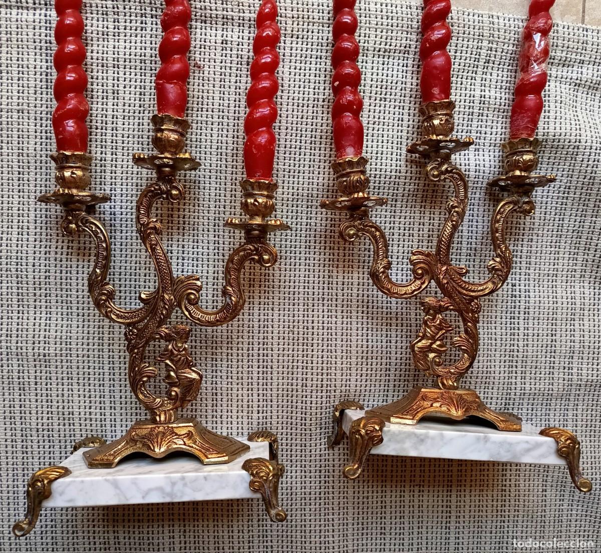 Antig&uuml;edades: Lote dos candelabros antiguos de lat&oacute;n con base de m&aacute;rmol