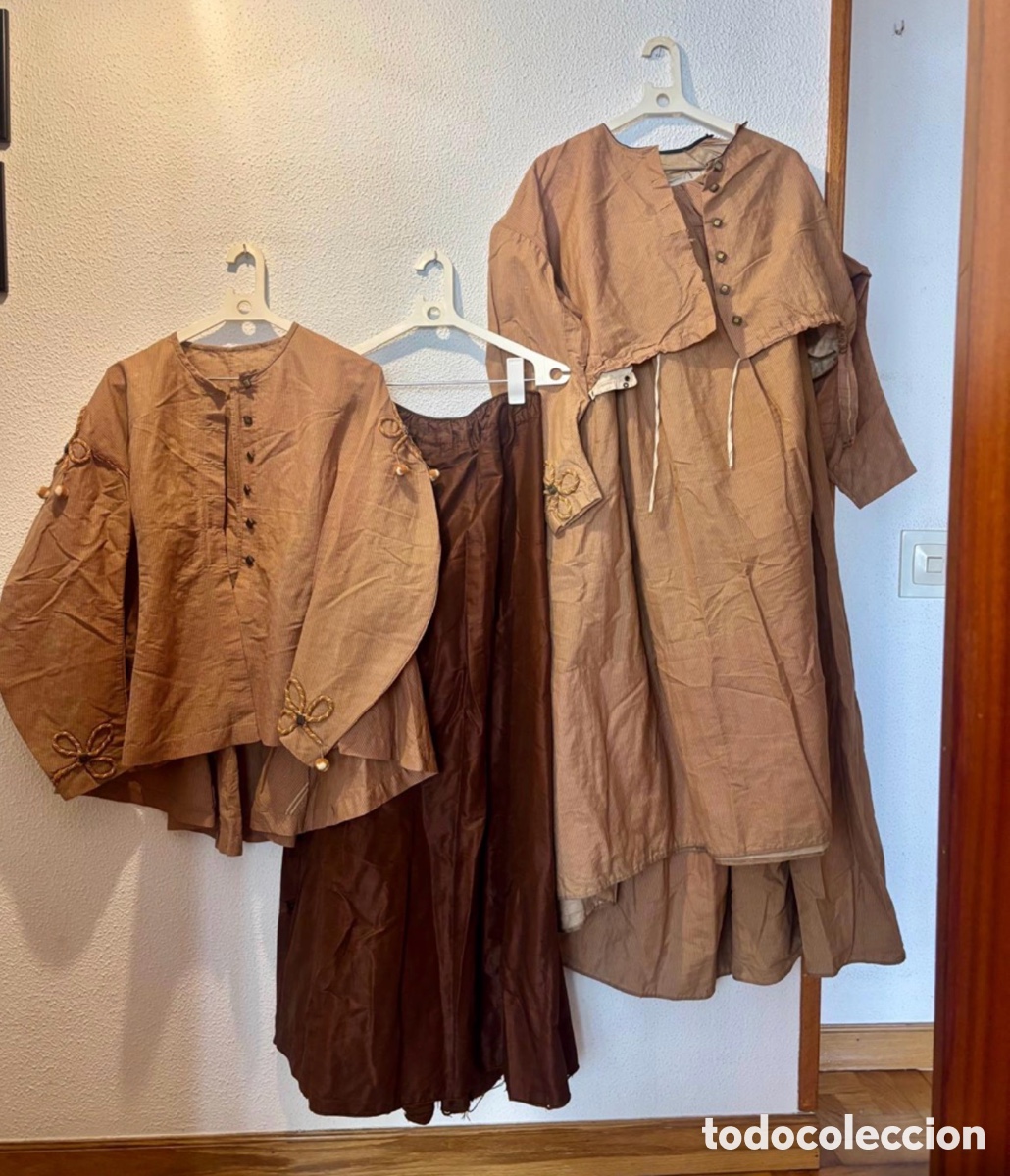 Antig&uuml;edades: Traje vestido regional Santander Leon