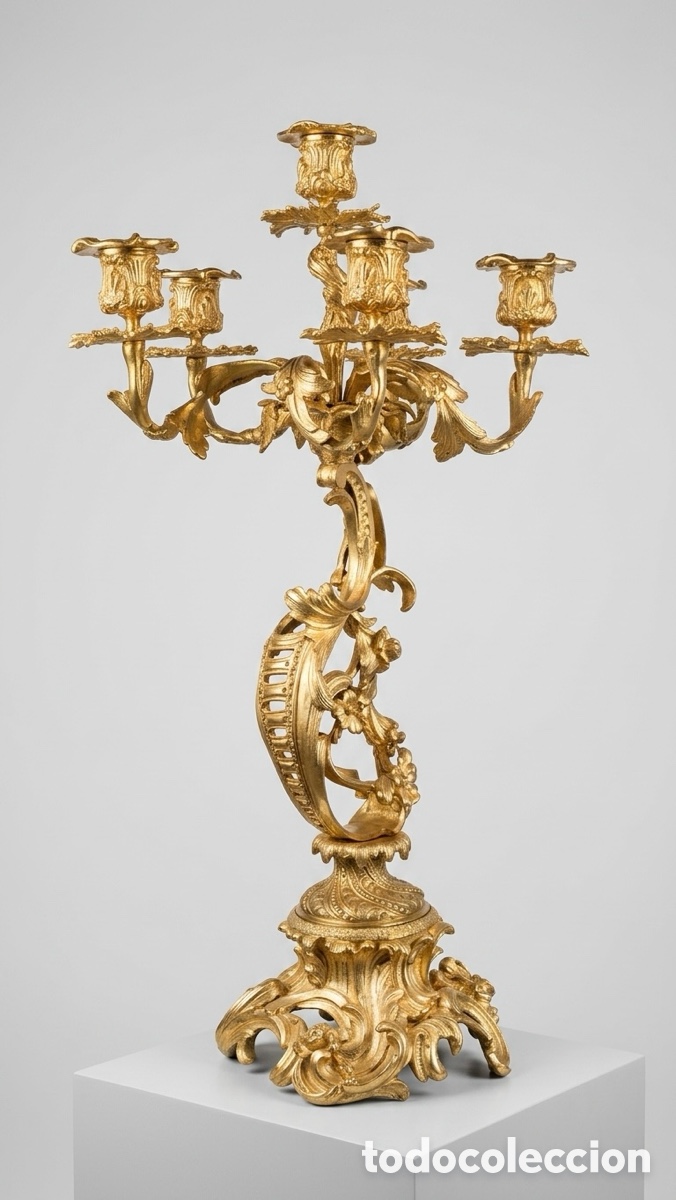 Antig&uuml;edades: Pareja de candelabros franceses en bronce dorado, siglo XIX