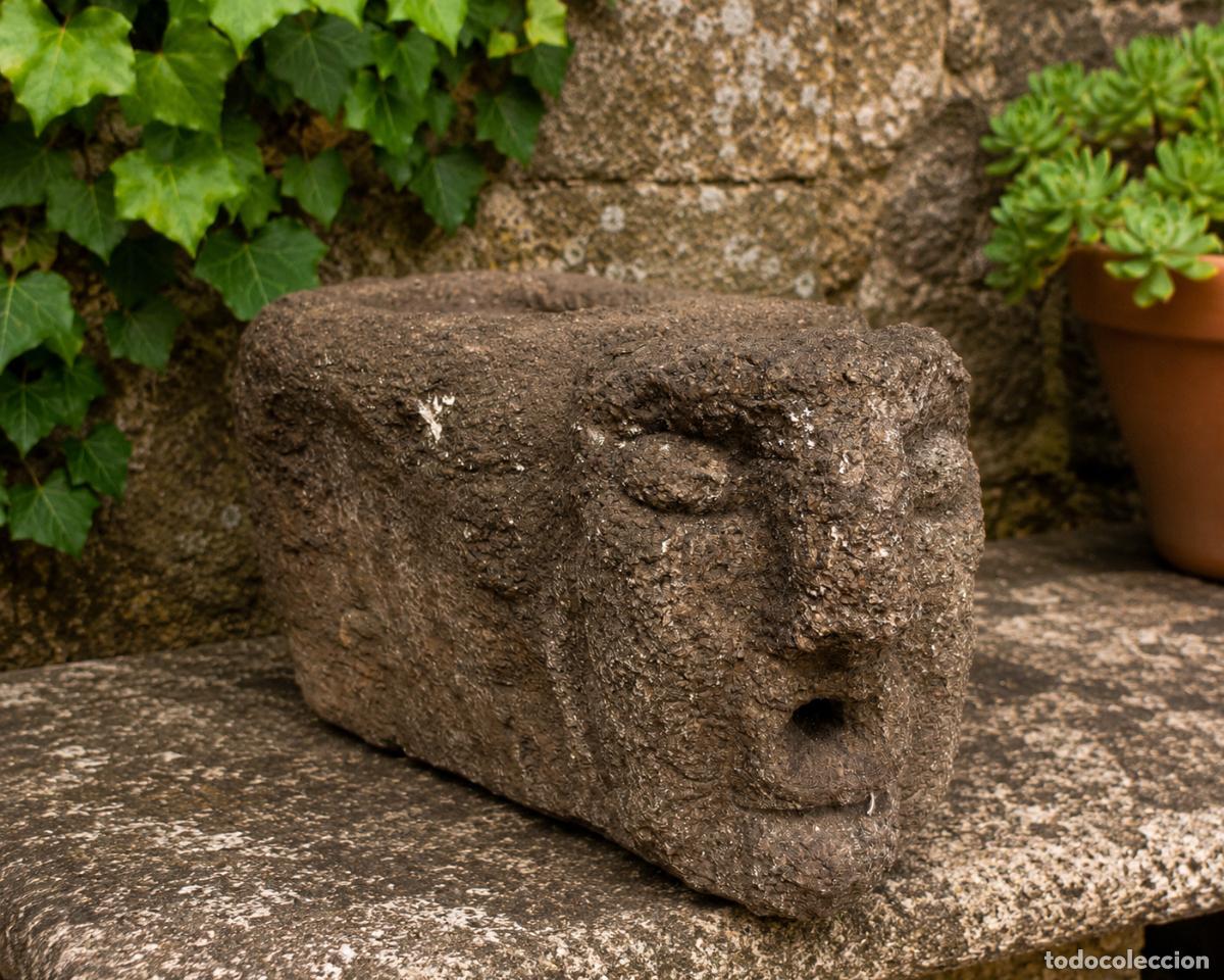 Antig&uuml;edades: Pila fuente de piedra tallada con rostro &mdash; canter&iacute;a popular norte de Portugal