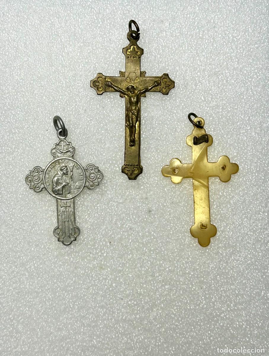 Antig&uuml;edades: 4027.Lote de 3 cruces religiosas antiguas