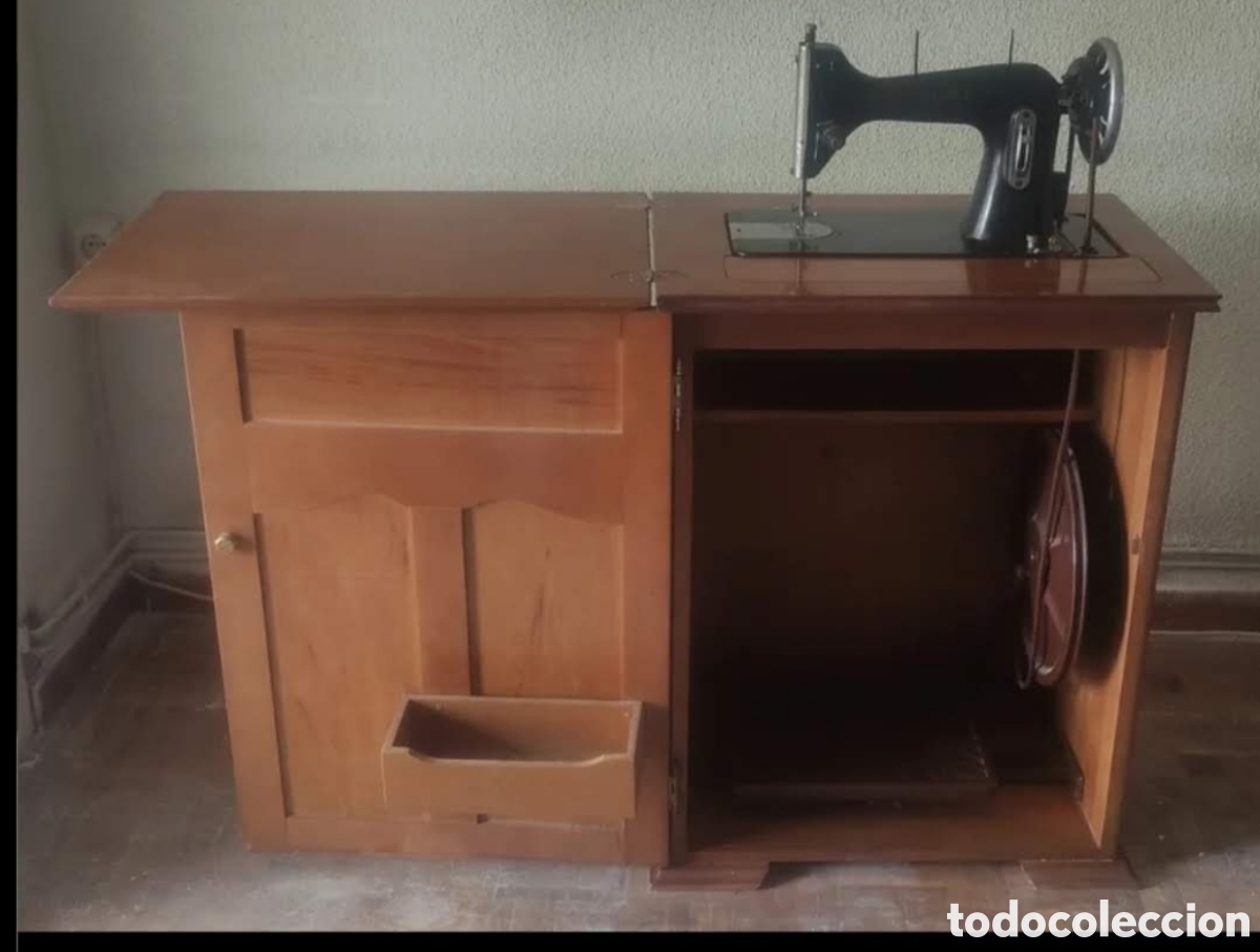 Antig&uuml;edades: ​M&aacute;quina de Coser Antigua SIGMA (A&ntilde;os 40) con Mueble de Madera Integrado