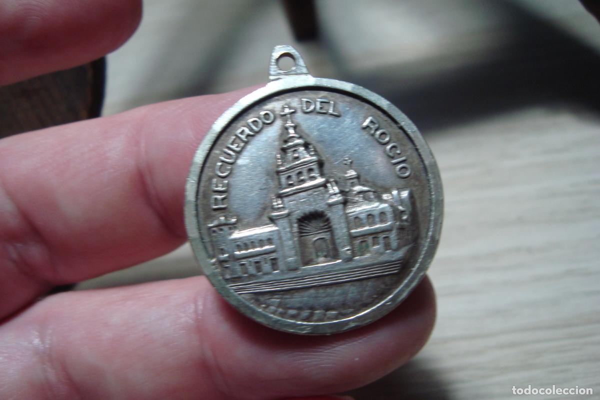 Antig&uuml;edades: ANTIGUA MEDALLA RECUERDO VIRGEN DEL ROCIO.