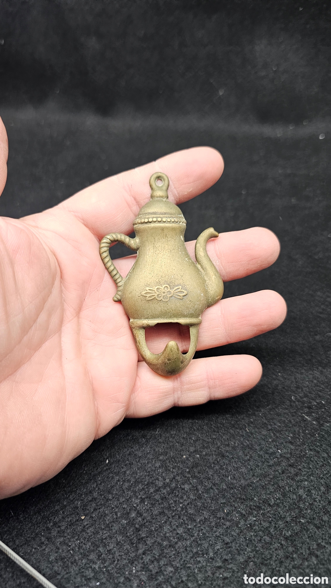 Antig&uuml;edades: Colgador de bronce ....