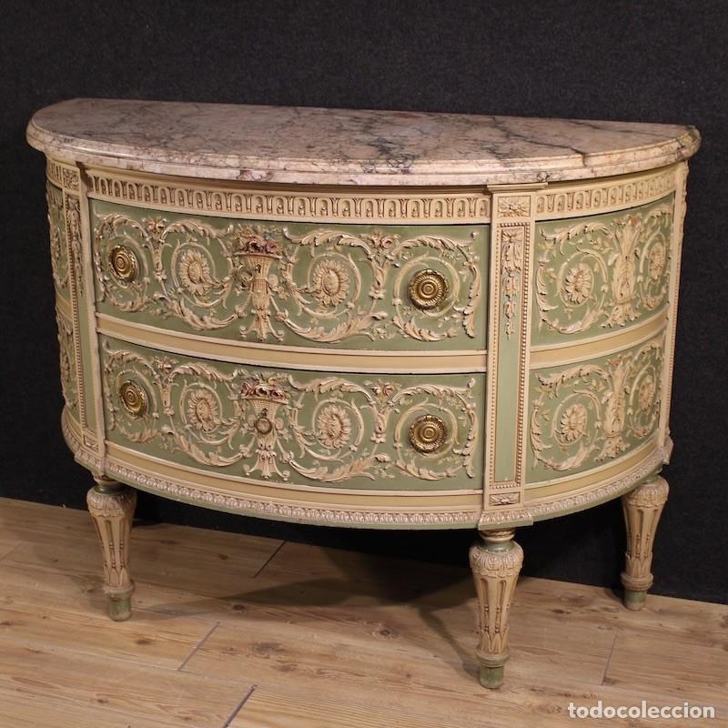 Antig&uuml;edades: C&oacute;moda italiana semicircular de estilo Bonzanigo, Luis XVI, siglo XX.