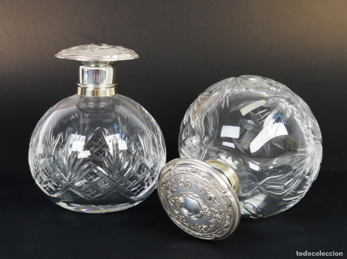 Antig&uuml;edades: Pareja de frascos de perfume cristal tallado con tapones de plata siglo XX