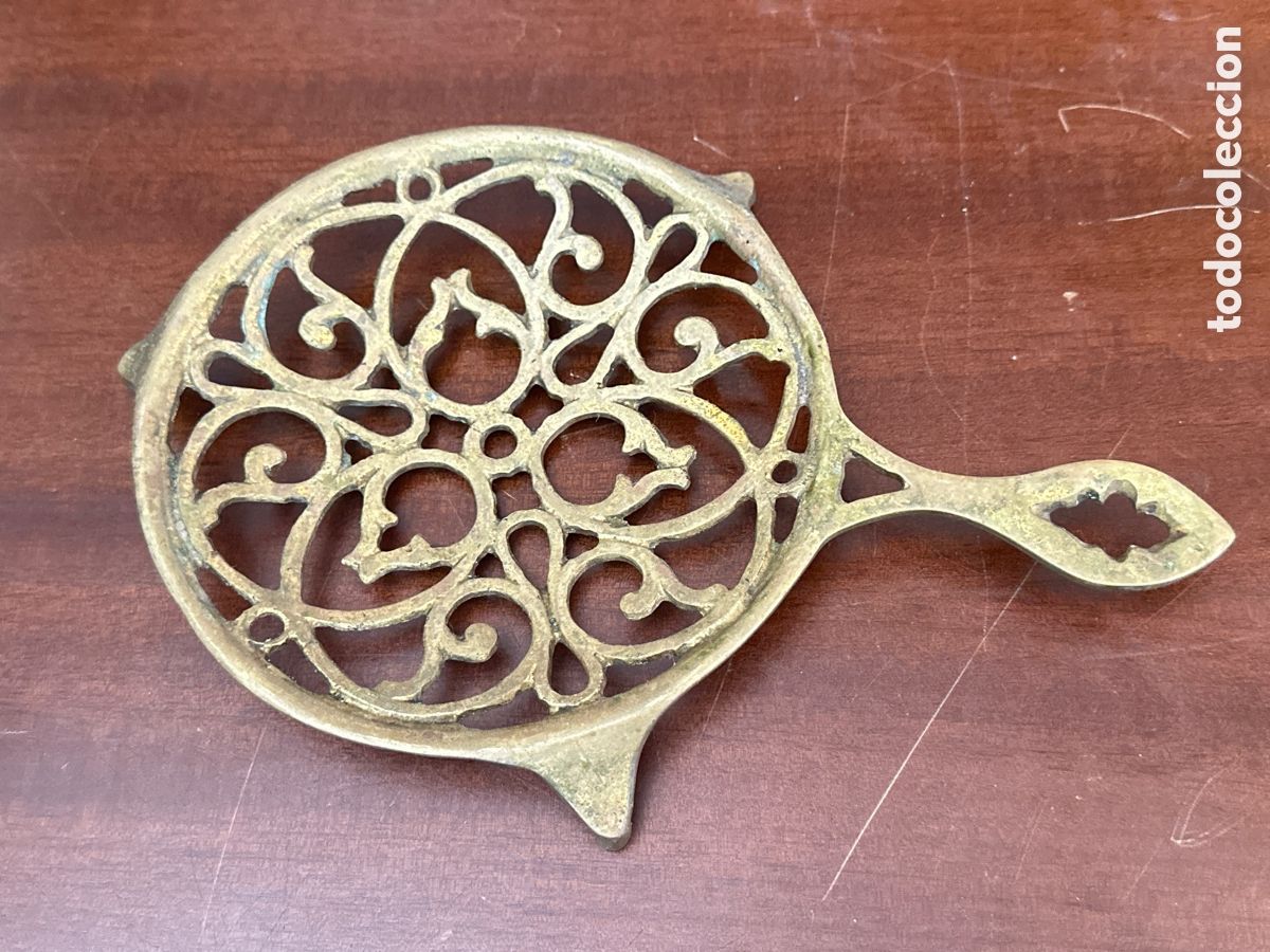 Antig&uuml;edades: PRECIOSO SALVAMANTELES DE BRONCE O LAT&Oacute;N SIGLO XIX