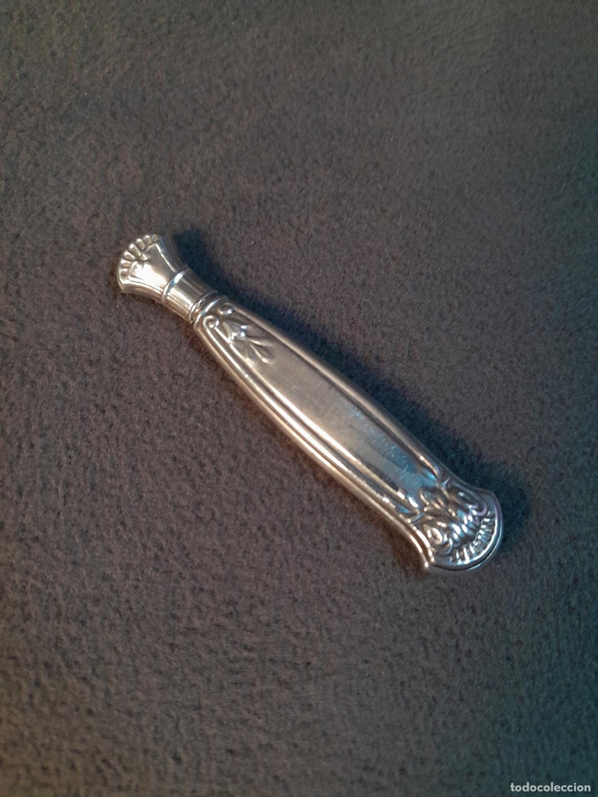 Antig&uuml;edades: ALFILETERO DE BOLSILLO DE PLATA DE PLATA DE LEY CON MOTIVOS VEGETALES Y HOJAS.SIGLO XIX